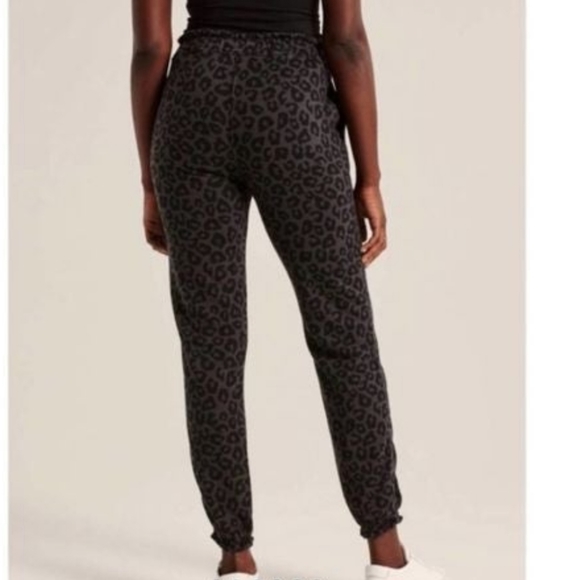 Abercrombie & Fitch Jogger Sweatpants - Picture 2 of 3